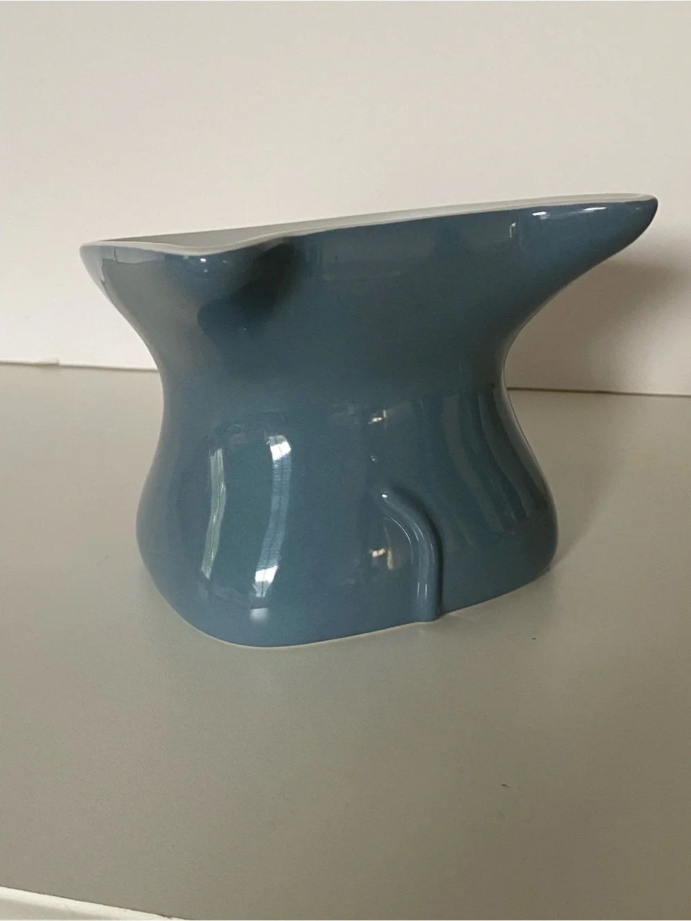 Whisker City Elevated Cat Bowl Ceramic Blue Gray EUC Kitty Face Shape 4” Tall.